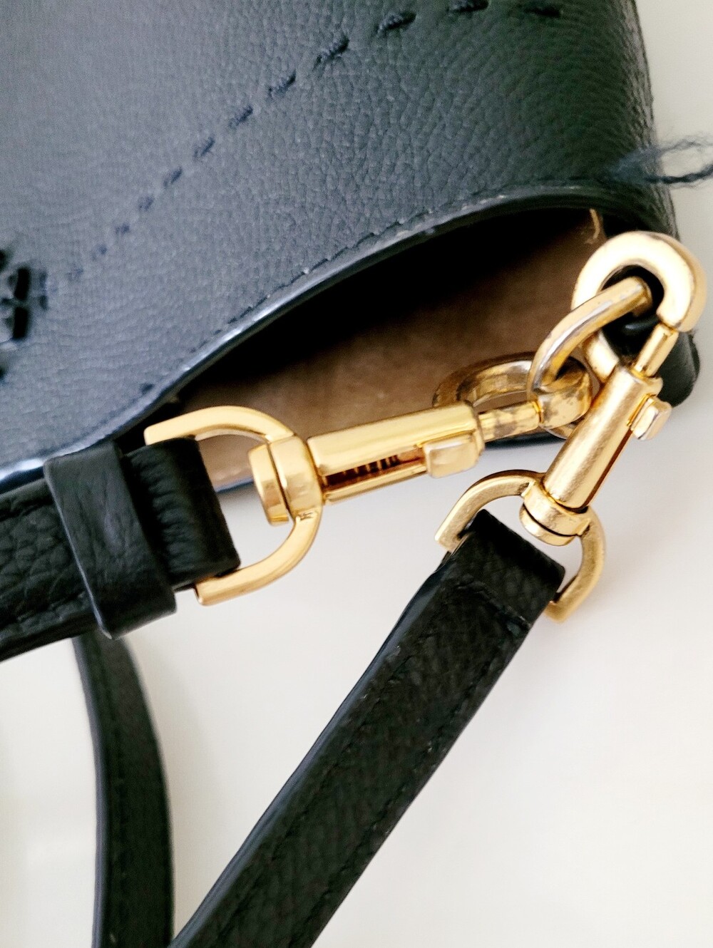 Tory Burch McGraw Black Pebbled Leather Bucket Crossbody/Shoulder Bag - Picture 10 of 16